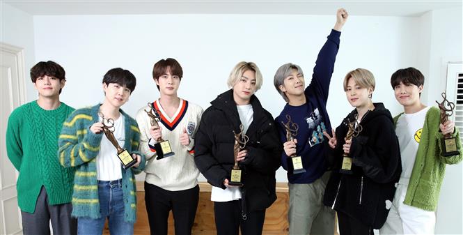 Nhóm nhạc BTS tại một lễ nhận giải ở Seoul, Hàn Quốc, ngày 31/1/2021. Ảnh: YONHAP/TTXVN