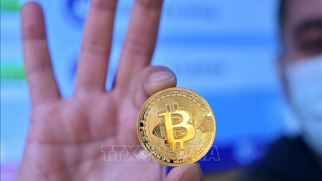 Bitcoin giảm xuống dưới 37.000 USD/BTC khi căng thẳng Nga-Ukraine leo thang