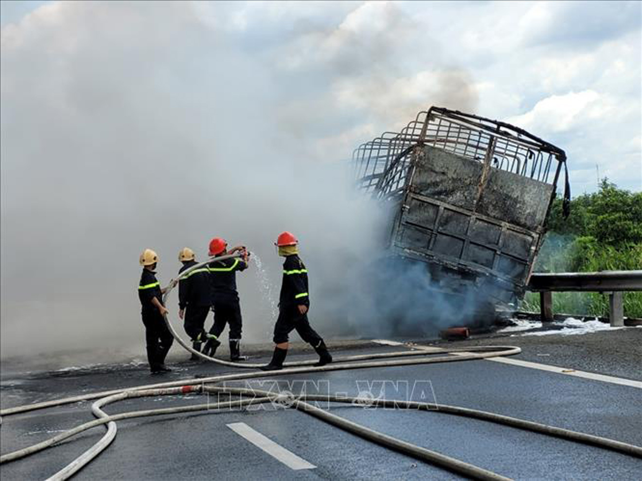 Cháy xe chở dầu, Cháy xe chở dầu trên cao tốc, Cao tốc Trung Lương, Cháy, cao tốc Trung Lương cháy xe chở dầu, Long An cháy xe chở dầu, Cháy xe, xe chở dầu