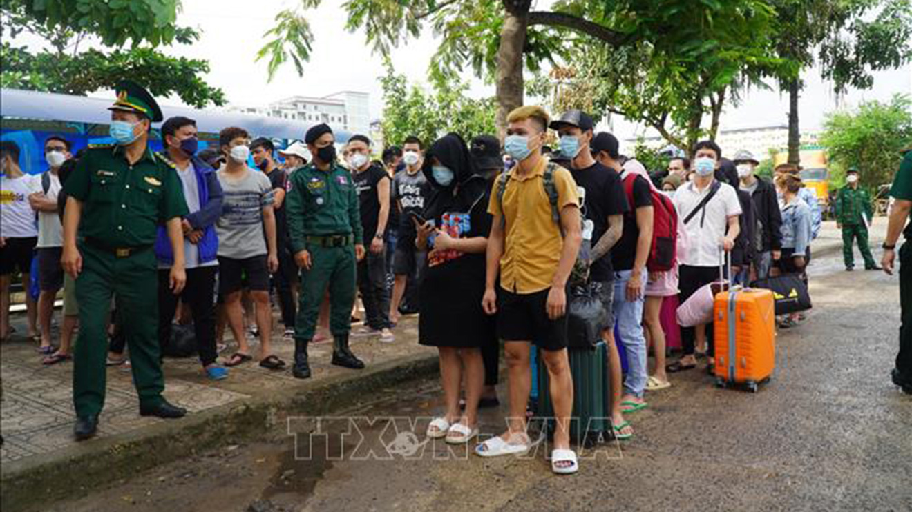 Tiếp nhận 78 công dân được giải cứu ở Campuchia về nước qua cửa khẩu Mộc Bài