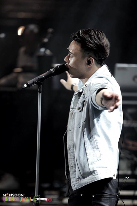 Đông Hùng - giọng ca được nhạc sĩ Quốc Trung đánh giá có tiềm năng nhưng chưa có môi trường phát triển. Và đó là lý do anh có mặt tại Monsoon 2017