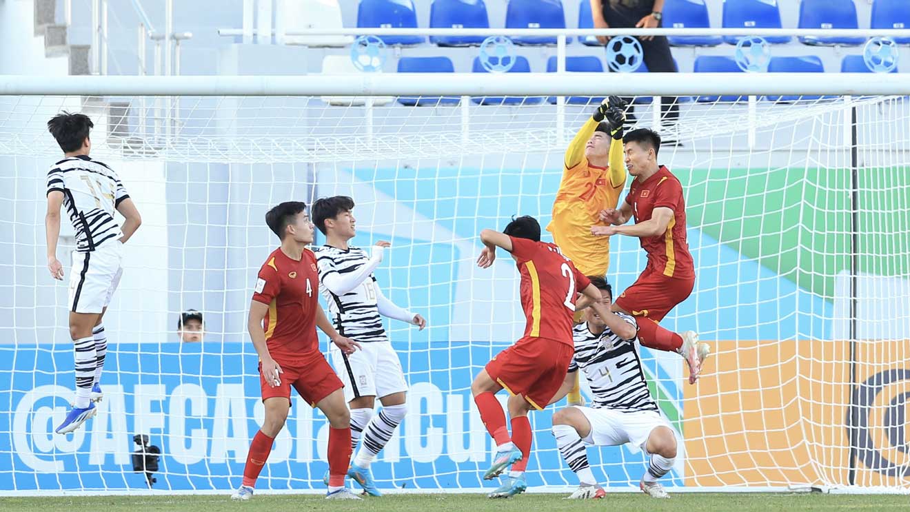 Những pha cứu thua ấn tượng của thủ môn Văn Chuẩn trước U23 Hàn Quốc