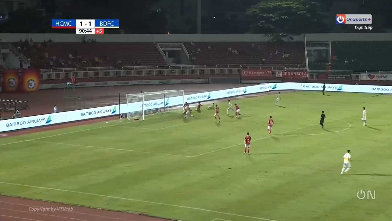 Video bàn thắng TPHCM 1-2 Bình Định: Ngược dòng phút bù giờ