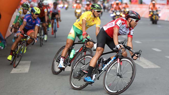 Tuyển thủ quốc gia lập kỷ lục thắng chặng ở giải xe đạp lớn nhất Việt Nam