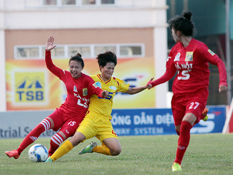 Hà Nội (đỏ) vươn lên dẫn đầu bảng sau 2 lượt trận