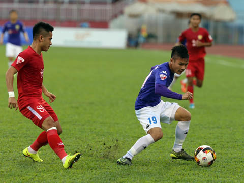 Dù có lợi thế sân nhà nhưng đội bóng thủ đô của Quang Hải vẫn được đánh giá cao hơn hẳn TP.HCM. Ảnh: Quang Liêm