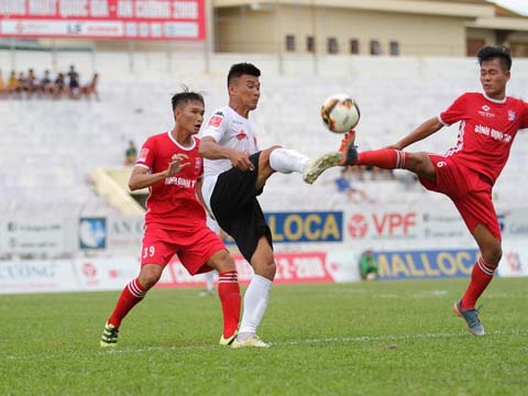 Cựu tiền đạo U23 Việt Nam Nguyễn Tuấn Anh không thể giúp Long An bám đuổi Viettel. Ảnh: VPF