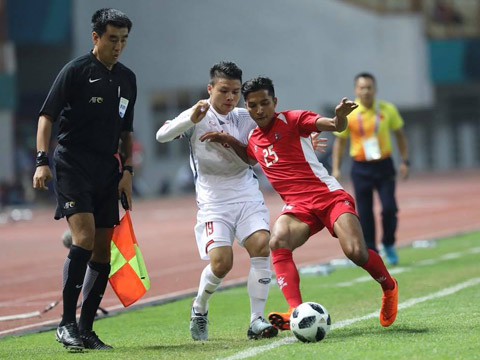 Thành công cùng U23 Việt Nam và CLB Hà Nội giúp Quang Hải là gương mặt sáng giá nhất cho giải thưởng Quả bóng vàng 2018. Ảnh: Hoàng Linh