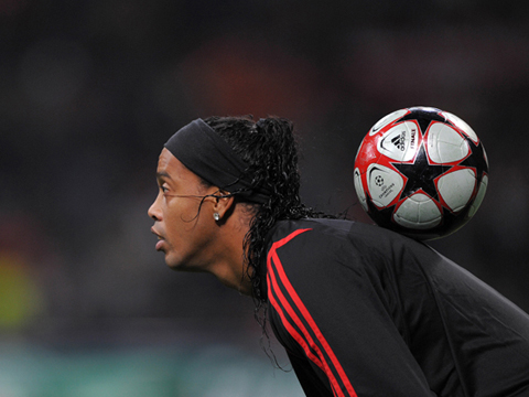 Ronaldinho là đại sứ của Hiệp hội bóng đá nghệ thuật thế giới