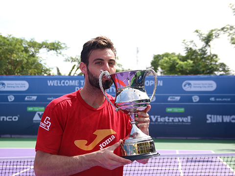 Tay vợt người Tây Ban Nha nhận 7200 USD và 80 điểm thưởng ATP. Ảnh: TT
