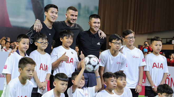 Beckham tới Việt Nam giao lưu Công Vinh, võ Việt Nam lập kỷ lục