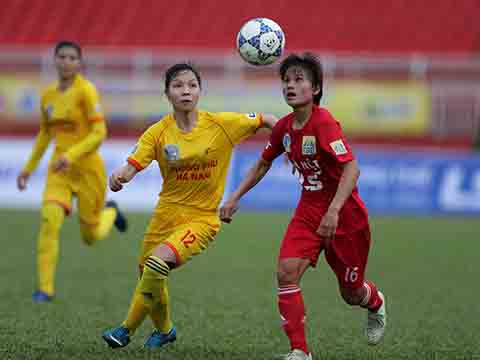 ĐKVĐ Phong Phú Hà Nam (vàng) sẽ bắt đầu cuộc đua bảo vệ danh hiệu vào ngày 10-6 trên sân Nha Trang. Ảnh: TSB