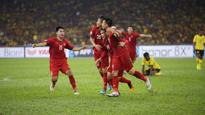 Đức Huy cùng đồng đội ăn mừng bàn thắng ở Bukit Jalil tháng 12 năm ngoái. Ảnh: Hoàng Linh