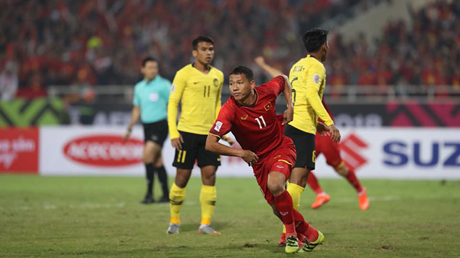 Anh Đức ăn mừng bàn thắng để đời vào lưới Malaysia năm ngoái. Ảnh: Hoàng Linh