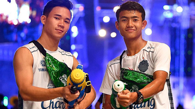 Supachok 21 tuổi và em trai Suphanat 17 tuổi đang là những tài năng lớn của bóng đá Thái Lan