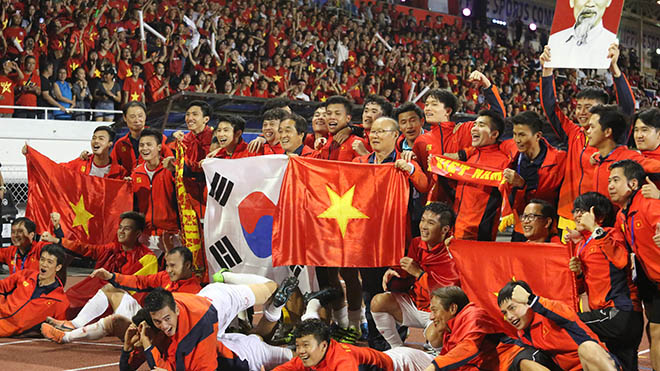Với nhiều người, HLV Park Hang Seo có lẽ được sinh ra cho bóng đá Việt Nam. Ảnh: Hoàng Linh