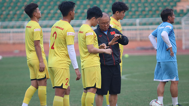 Ở giải đấu đẳng cấp cao như VCK U23 châu Á 2020, HLV Park Hang Seo nghĩ đến việc bảo vệ khung thành trước khi ghi bàn vào lưới đối thủ. Ảnh: TH
