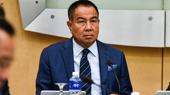 Chủ tịch FAT Somyot xác nhận giảm đến 50% mức lương của nhân viên FAT và Thai-League. Ảnh: Dailynews