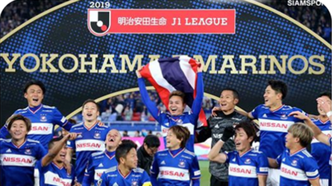 Bunmathan làm nên lịch sử cho bóng đá Thái Lan khi giúp CLB nâng cao chức vô địch J League 1 năm ngoái