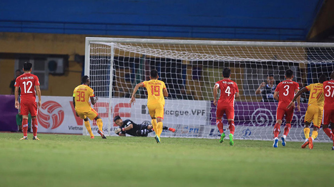 Sở hữu đội hình chất lượng cao so với mặt bằng V-League nhưng Viettel đang khốn đốn với hàng thủ gồm toàn tuyển thủ. Ảnh: VPF