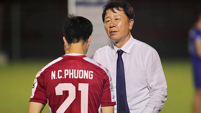HLV Chung Hae Seong thừa nhận V-League 2020 là không thành công với TPHCM. Ảnh: VPF