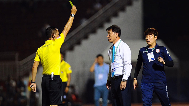 HLV Chung Hae Seong nhiều lần cảnh báo trọng tài khiến bóng đá Việt Nam khó phát triển. Ảnh: VPF