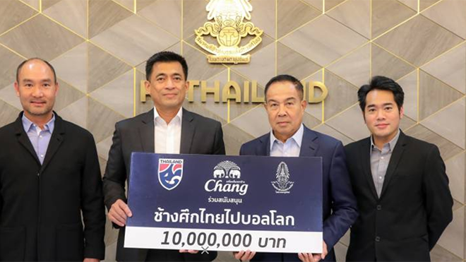 Bóng đá Thái Lan vừa nhận thêm khoản tài trợ khổng lồ từ các doanh nghiệp trong nước