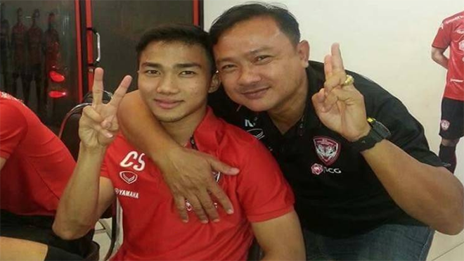 "Messi Thái" và cha khi còn khoác áo Muangthong United