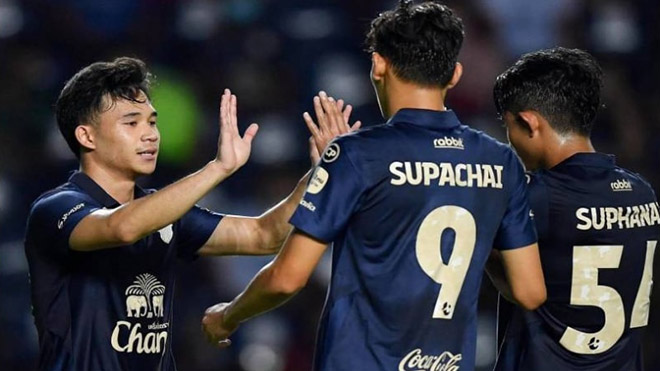 Bộ ba tuyển thủ Thái Lan trong màu áo Buriram United hứa hẹn sẽ có cơ hội ở lại Leicester City