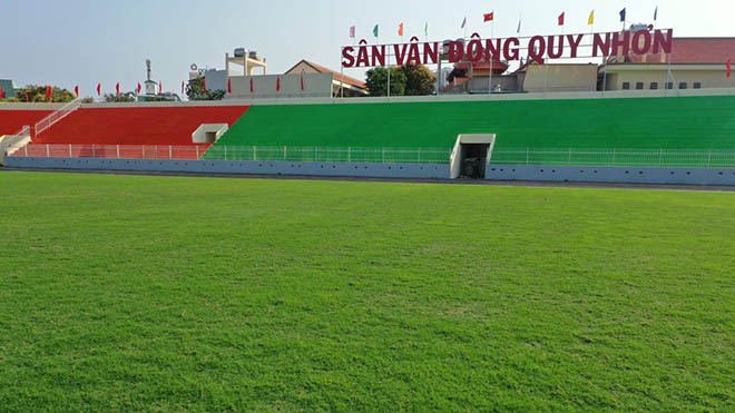 Sân vận động Quy Nhơn là mơ ước với nhiều CLB V-League lúc này. Ảnh: Nguyễn Dũng