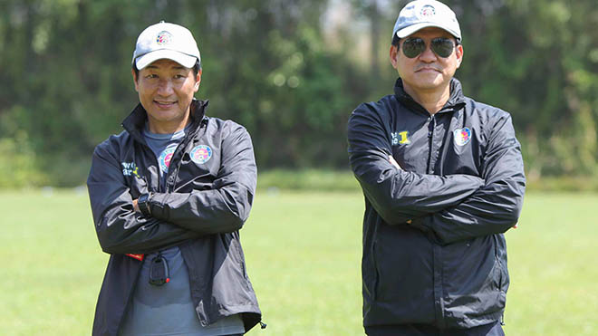 Sài Gòn FC của tân HLV Shimoda (trái) không được đá vòng bảng AFC Cup 2021 trên sân nhà. Ảnh: SGFC
