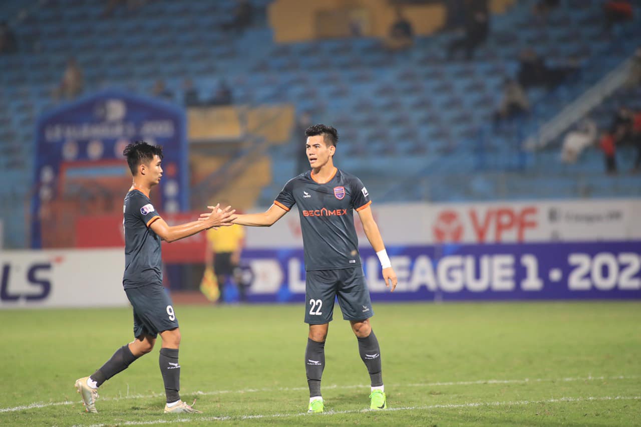 Tiến Linh đã ghi hat-trick chiều 8-4 để giúp B.Bình Dương đánh bại Nam Định 4-3 ở vòng 8 V-League 2021. Ảnh: BBD