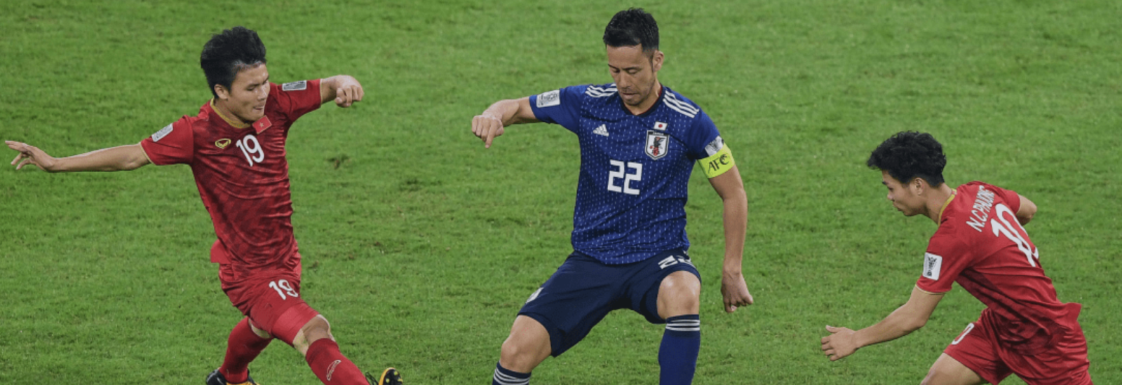 Đội trưởng Yoshida của Nhật Bản trong trận tứ kết Asian Cup 2019 với Việt Nam. Ảnh: FIFA