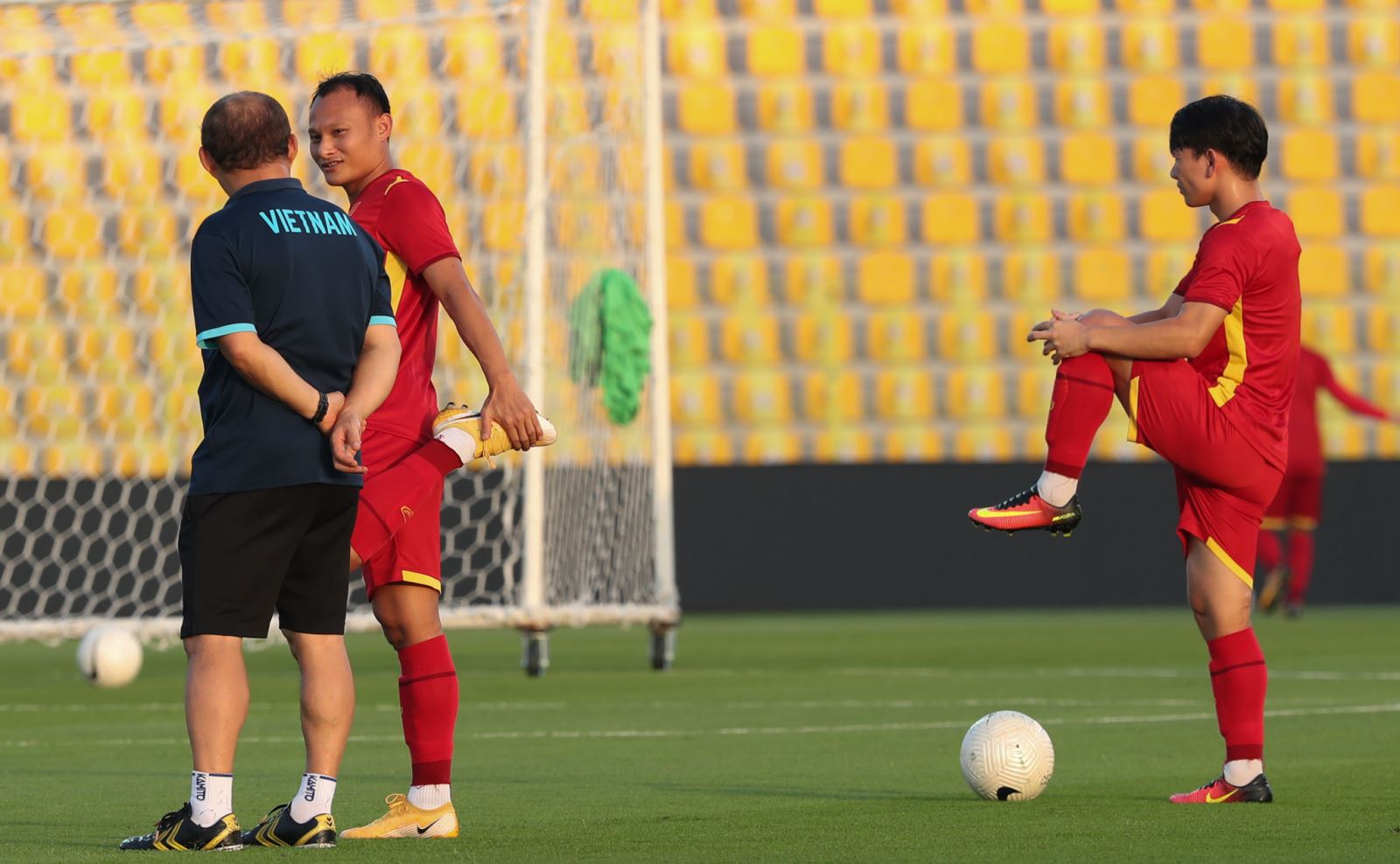 HLV Park Hang Seo sẽ có khoảng 3 tuần tập luyện để chuẩn bị cho đội tuyển Việt Nam ở vòng loại cuối cùng World Cup 2022. Ảnh: Hoàng Linh