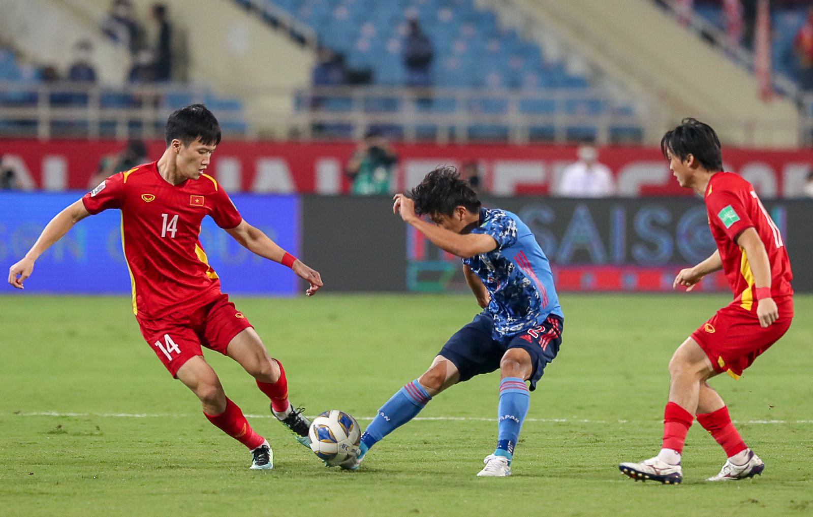 Hoàng Đức và Tuấn Anh được chờ đợi sẽ giúp tuyến giữa đội tuyển Việt Nam thăng hoa ở AFF Cup 2021. Ảnh: Hoàng Linh