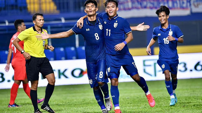 Teerasak (số 8) và Wongpanya (số 11) là chủ nhân của 3 bàn thắng vào lưới U23 Singapore vừa qua. Ảnh: FAT