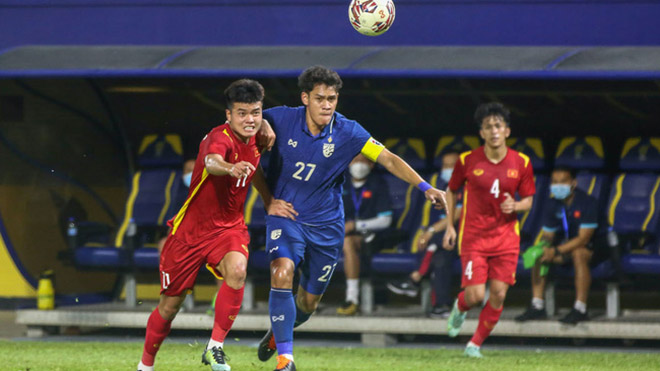 U23 Thái Lan khốn khổ vì hàng thủ trong trận thua đậm U23 Trung Quốc tối 26-3. Ảnh: VFF