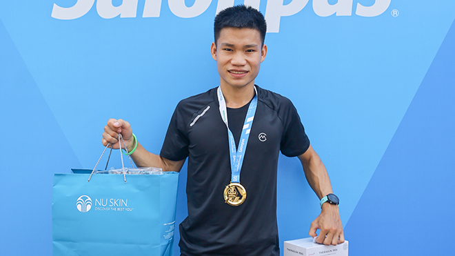 Chân chạy Lý Phi Hải vô địch hệ chuyên nghiệp cự ly marathon. Ảnh: LH