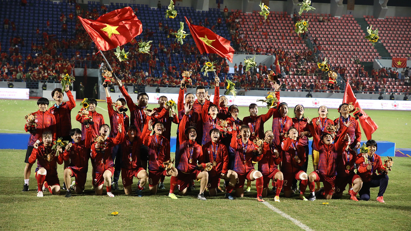 Đội tuyển nữ Việt Nam cần có sự chuẩn bị tốt để tránh bị ngộp khi dự sân chơi lớn nhất hành tinh năm tới. Ảnh: Hoàng Linh