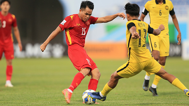 Quang Nho mang về quả 11m để Việt Anh ghi bàn nâng tỷ số lên 2-0 trước U23 Malaysia tối 8-6. Ảnh: Song Ngọc