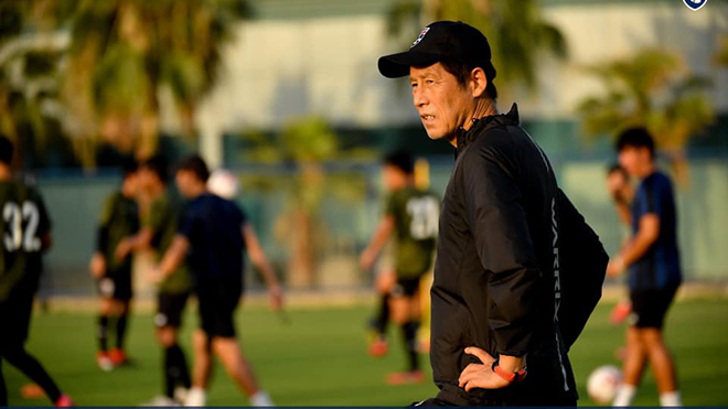 HLV Nishino chia tay bóng đá Thái Lan trước hạn hợp đồng đến nửa năm. Ảnh: FAT