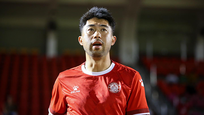 Lee Nguyễn chưa bình phục chấn thương vẫn phải nỗ lực vào sân ở trận thua Sài Gòn FC. Ảnh: TPHCM