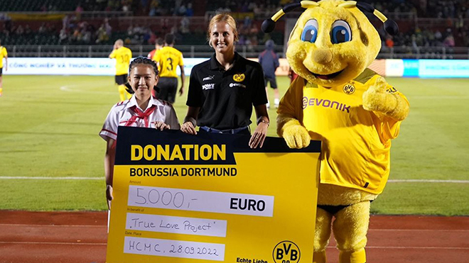 CLB nước Đức ủng hộ sự kiện 5 nghìn Euro. Ảnh: TL