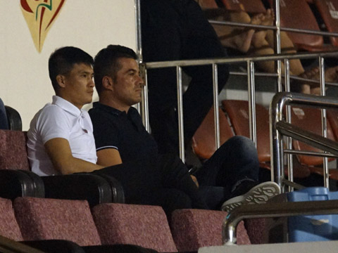 Công Vinh thương thảo với con trai ông Calisto để đưa HLV ngoại thành công nhất bóng đá Việt Nam về bất thành nhưng HLV Miura cũng là lựa chọn không tồi. Ảnh: Quang Liêm