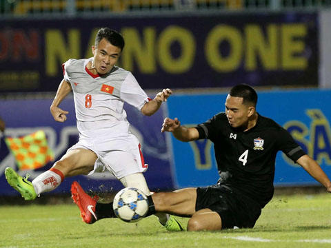 Hoàng Thanh Tùng chơi hay ở VCK U21 QG nhưng vô duyên khó hiểu ở giải U21 Quốc tế. Ảnh: Anh Lập