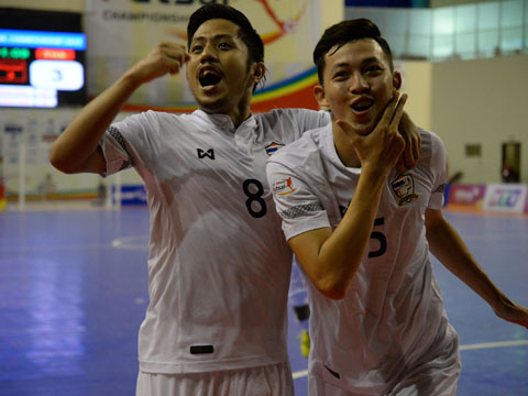 Thái Lan chứng tỏ mình là thế lực số 1 của Đông Nam Á bằng màn lội dòng ngoạn mục trước Malaysia để 13/14 lần vô địch. Ảnh: Khánh Hiệp