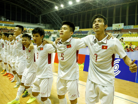 Trọng Luân, Ngọc Sơn, Quốc Nam, Văn Vũ (từ phải qua) vẫn là những niềm hy vọng lớn của futsal Việt Nam. Ảnh: HK