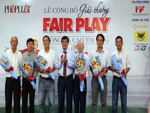 Hội đồng thẩm định giải Fair Play 2017 ra mắt sáng 4/8. Ảnh: Quang Liêm