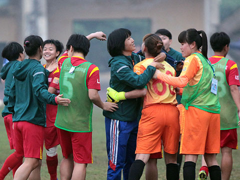 Thủ môn Kiều Trinh đã giúp đội bóng của HLV Kim Chi đứng trước cơ hội lập hat-trcik VĐQG. Ảnh: Duy Anh