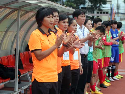 Cô trò Kim Chi đang cho thấy sự vượt trội trong làng bóng đá nữ Việt Nam hiện tại. Ảnh: Duy Anh